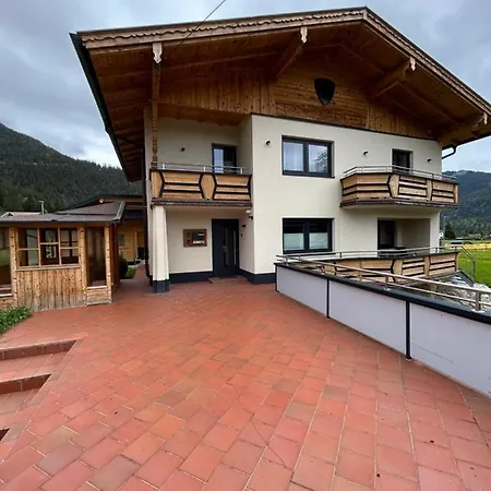 Apartment Lodge-b Weissenbach am Lech