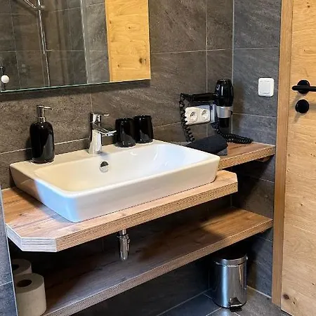 Lodge-b Apartment *