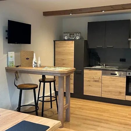 Lodge-b *