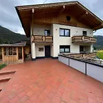 Apartment Lodge-b Weissenbach am Lech