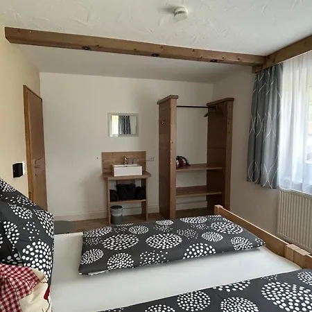 Lodge-b *