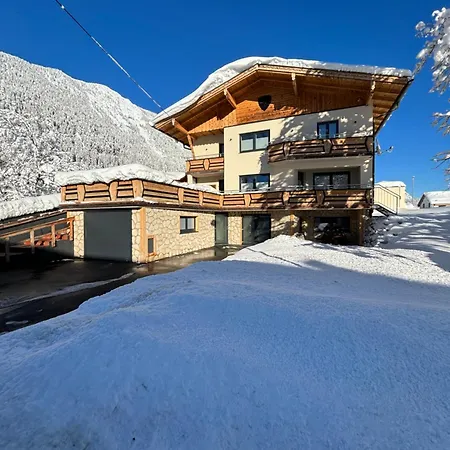 Lodge-b *