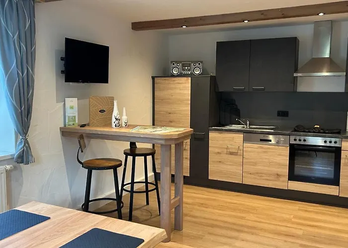Lodge-b *